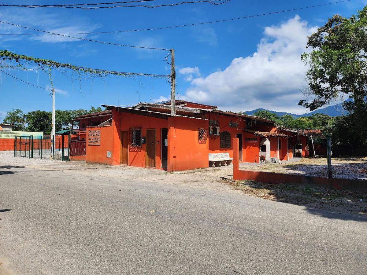 Maranduba Beachside Kitnet: Poolside Retreat with AC & Wi-Fi Ubatuba Exterior photo